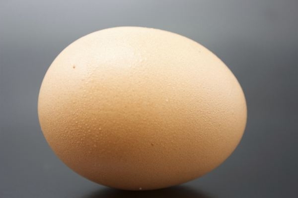 Три способи швидко почистити яйце (відео)