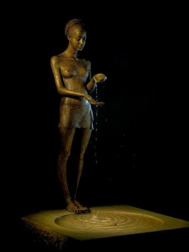 Прекрасні скульптури з бронзи і води (фото)
