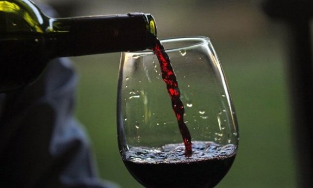 Вчені з'ясували, що келих червоного вина прирівнюється до 1 години занять спортом