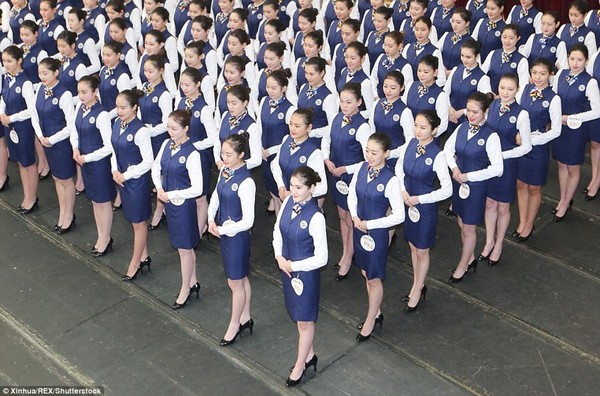 Як в Китаї стюардес вибирають? (фото)