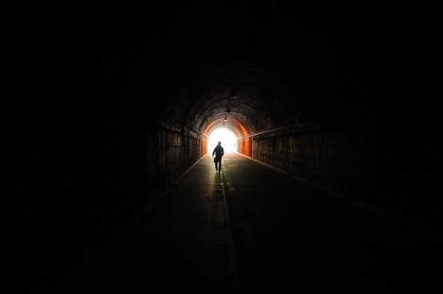 Чому помираючі бачать світло в кінці тунелю?