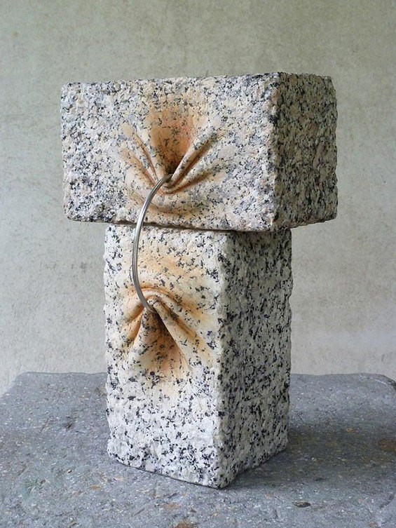 Скульптор з Іспанії навчився «м'яти» каміння (фото)