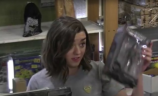 Акторка Мейсі Вільямс прикинулася співробітницею магазину, яка нічого не знає про «Гру престолів» (відео)