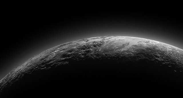 На Плутоні є цілий океан води в рідкому стані