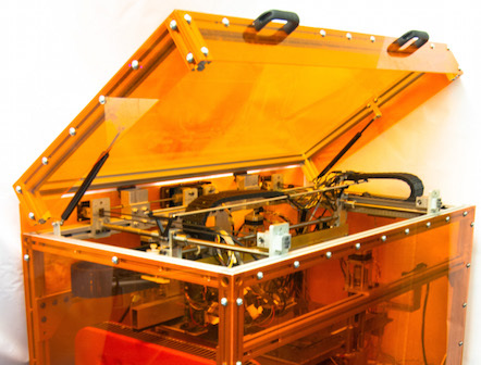 Новий 3D-принтер працює з рекордною кількістю матеріалів