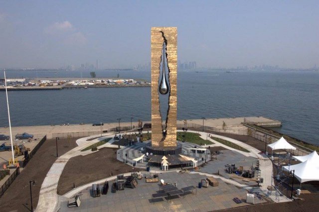 Найбільш дивні та незвичайні пам'ятники у світі (фото)