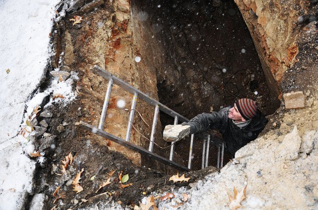 У Рівненському парку знайшли підземні ходи (фото)