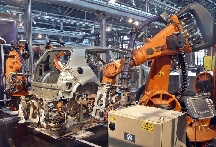 Китайська компанія замінила 90% співробітників на роботів: продуктивність зросла на 250%