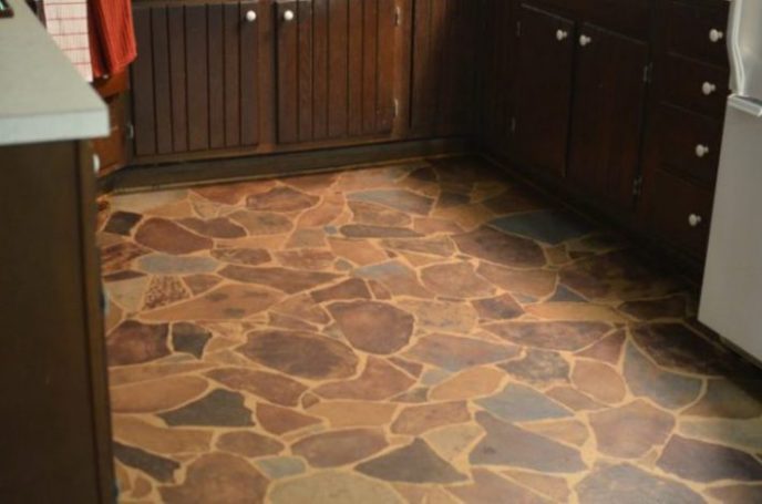 «Кам'яна підлога» з підручних матеріалів (фото)