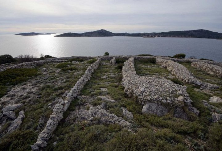 Чому острів поблизу Хорватії подібний на відбиток пальця (фото)