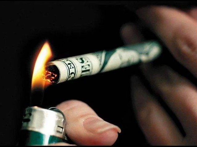 Американець заплатив за пачку сигарет 23 квадрильйона доларів