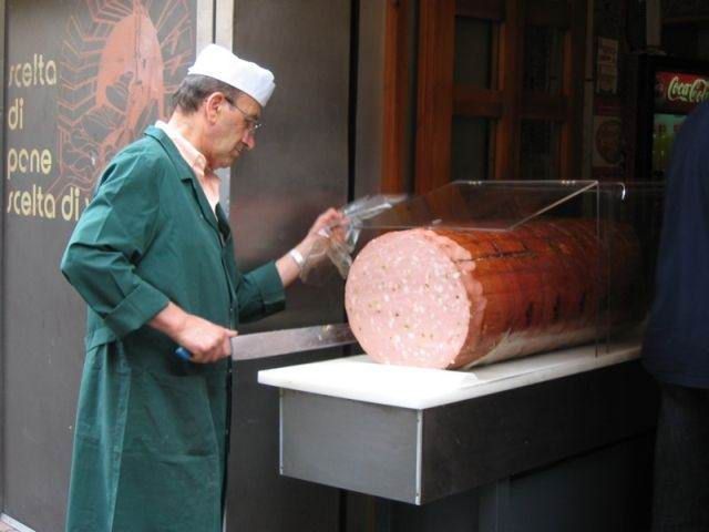 Болонська ковбаса мортаделла (фото)