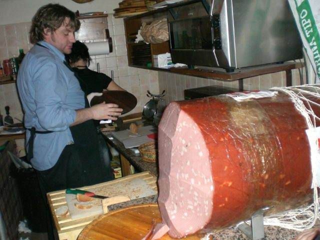 Болонська ковбаса мортаделла (фото)
