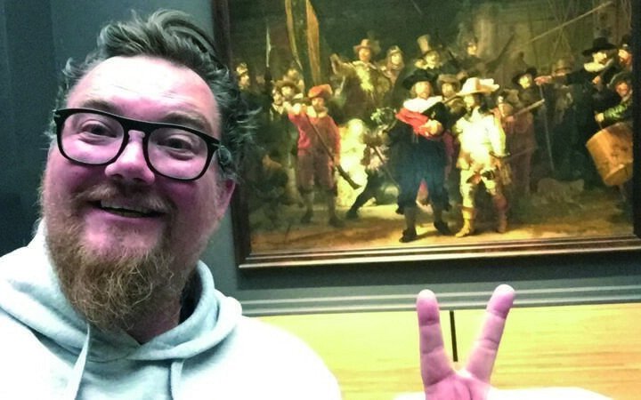 Відвідувачу музею в Амстердамі дозволили переночувати перед картиною Рембрандта (фото, відео)