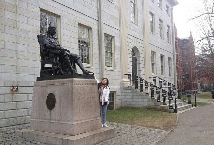 Пам'ятник Гарварду або статуя потрійної брехні