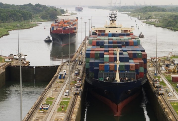 Як судна проходять через Панамський канал (фото)