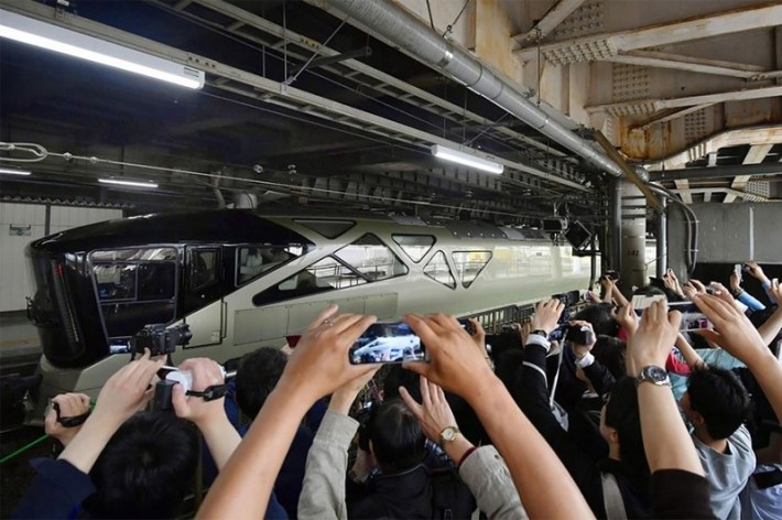 Японці запустили поїзд для багатих (фото)
