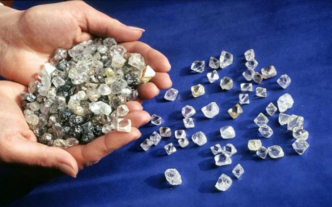 Чому алмази так дорого коштують? Це грандіозна афера!