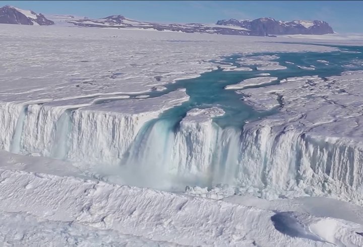 Чому в Антарктиді існують водоспади (відео)