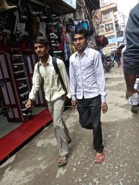 Чому непальські чоловіки ходять за ручку?