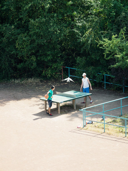 Життя тенісного столу, який використовували для чого завгодно, крім тенісу (фото)