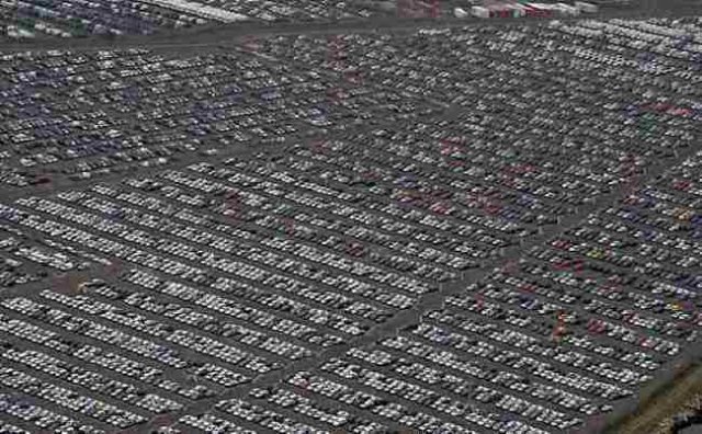 Що виробники роблять з непроданими автомобілями (фото)