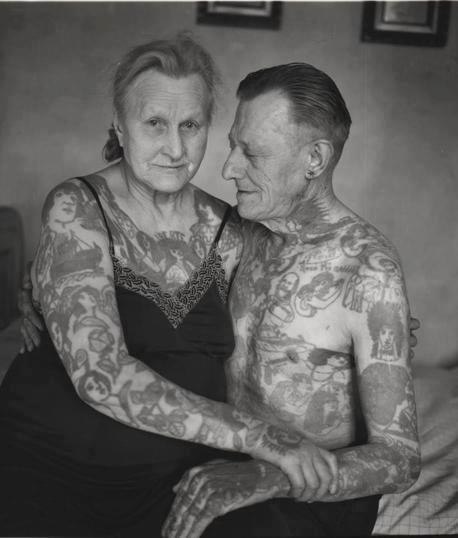 Як виглядають татуювання через 40 років (фото)