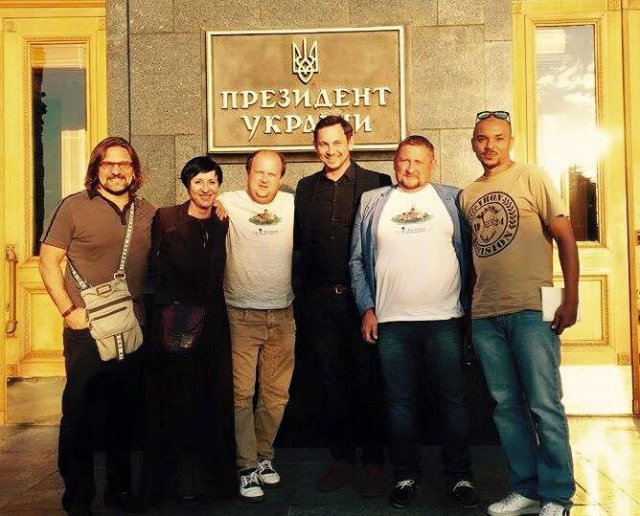 Артисти, які зачитали Лист до президентів зустрілися з Порошенком