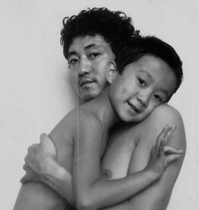 Зворушливі фото батька з сином, зроблені протягом 26 років (фото)