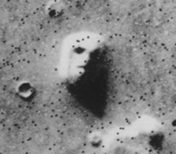 11 загадкових об'єктів, помічених на Марсі (фото)