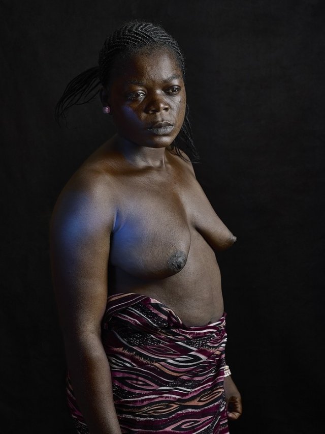 Прасування грудей - шокуюча традиція Камеруну (фото)