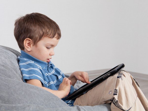 9 причин забрати у дитини планшет