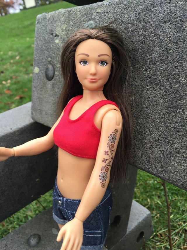 Лялька Барбі з тілом звичайної 19-річної дівчини (фото)