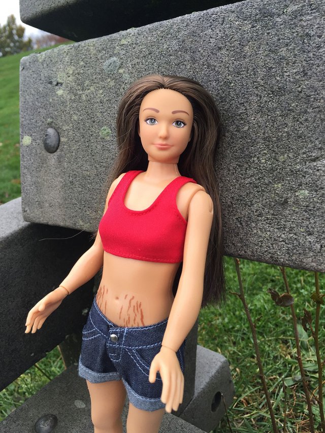 Лялька Барбі з тілом звичайної 19-річної дівчини (фото)