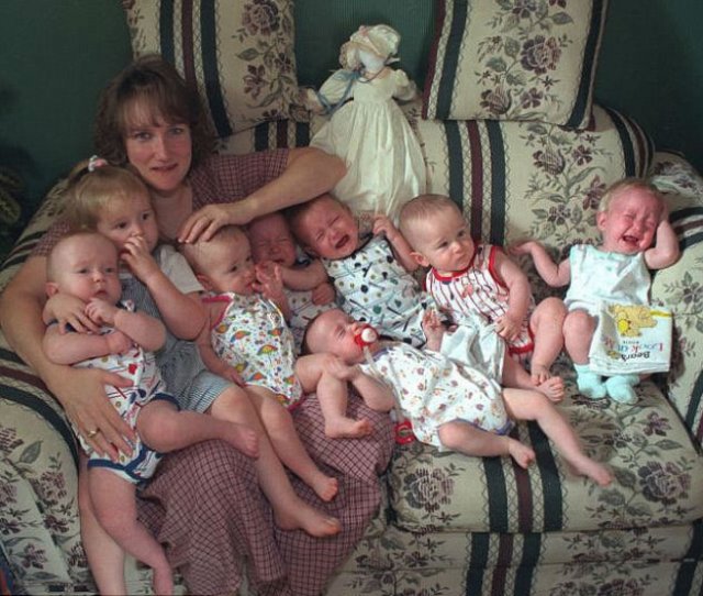 Першим в світі близнюкам-семерняшкам вже по 18 (фото)