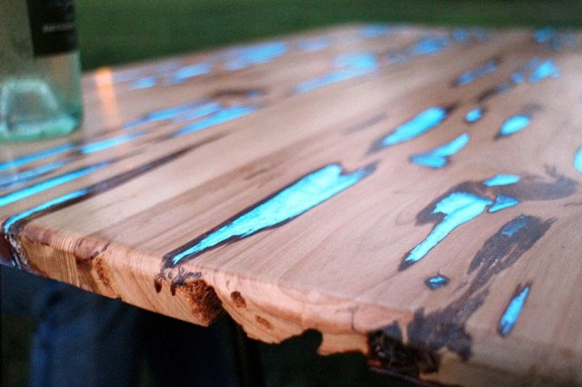Як зробити оригінальні світні меблі з дерева та епоксидної смоли своїми руками? (фото, відео)
