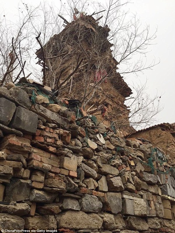 У Китаї психічнохворий чоловік побудував 7-поверхову вежу (фото)