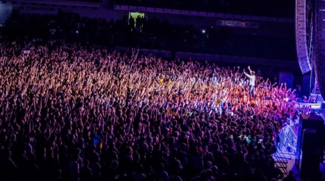 40 тисяч глядачів концерту «Океан Ельзи» в Маріуполі заспівали гімн України (фото, відео)