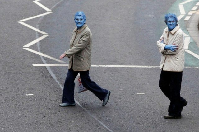 «Море синіх людей» - флешмоб розфарбованих голих людей (фото)