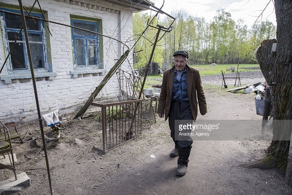 «Серед тіней». Як живуть самосели Чорнобиля (фото)