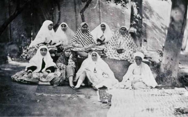 Іранський шах і його гарем, в якому було майже 100 жінок (фото)