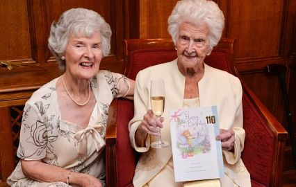 110-річна британка розповіла, що секрет її довголіття - віскі