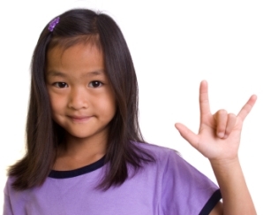 Для чого вчити дітей мови жестів?