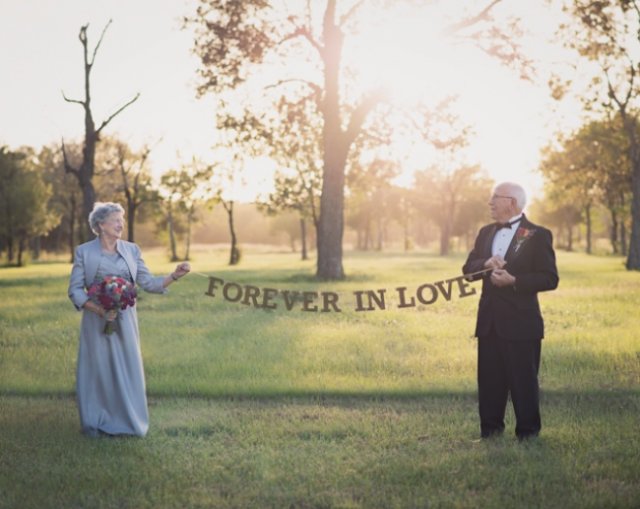 Ця пара чекала 70 років, щоб зробити весільну фотосесію