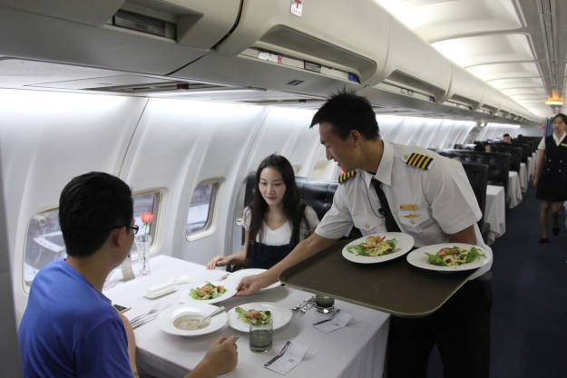 Китаєць відкрив ресторан всередині літака (фото)
