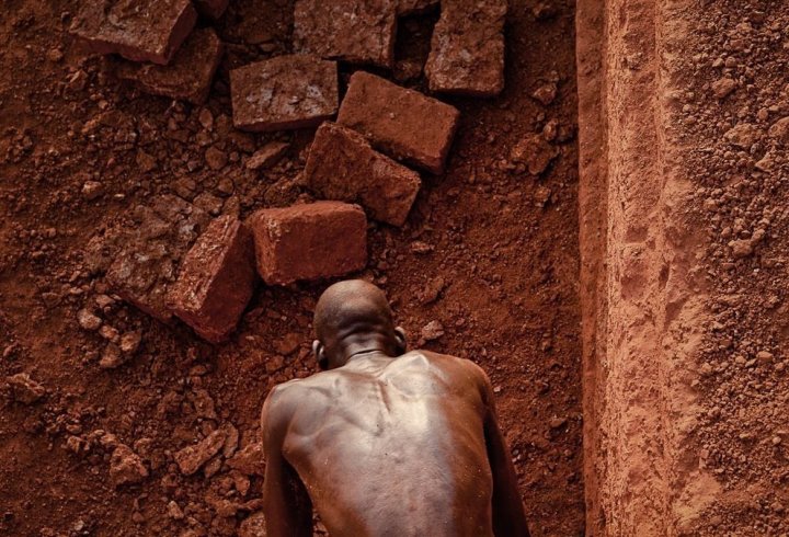 Як видобувають цеглу в Буркіна-Фасо (фото)