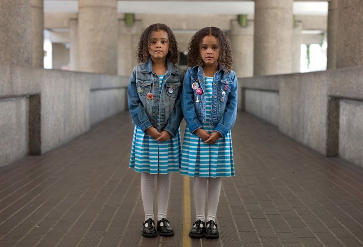 Лондонський фотограф робить фото близнюків (фото)
