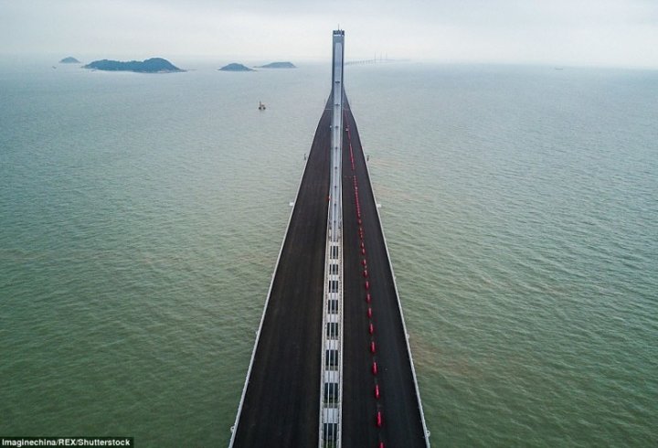У Китаї завершується будівництво найдовшого в світі мосту через море (фото)