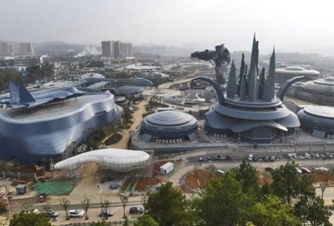 Китай завершує будівництво першого в світі парку віртуальної реальності (фото)