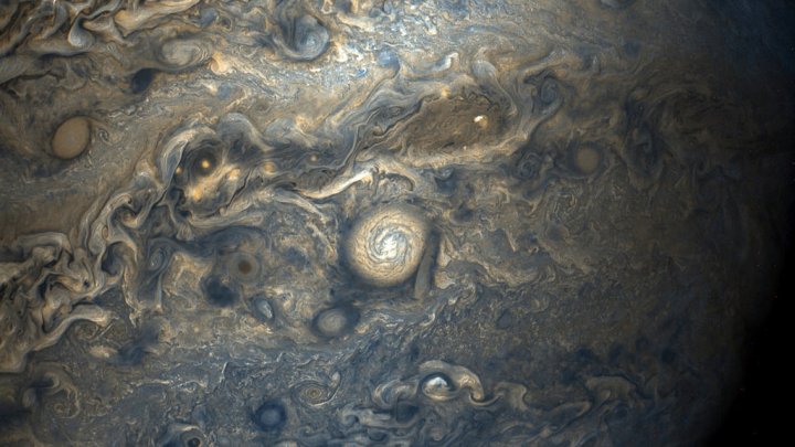 «Juno» передав детальні знімки хмар Юпітера (фото)